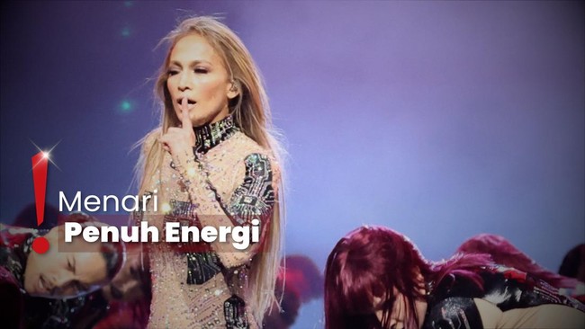 Jennifer Lopez Cium 2 Penari Latar di Panggung American Music Awards 2025
