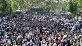 Job Fair di Cikarang Membeludak, Banyak Pelamar Kerja Jatuh Pingsan