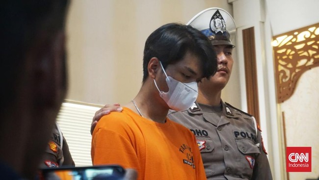 Polresta Sleman mengungkap 'hobi' pengemudi BMW tersangka kasus kecelakaan, Christiano Pengarapenta Pengidahen Tarigan (21) gonta-ganti pelat nomor polisi.