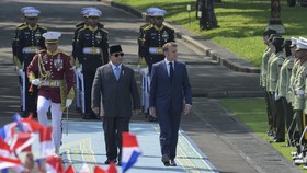 Rombongan Macron 'Mampir' Monas sebelum Tiba di Istana Negara