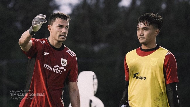 Emil, Nadeo, dan Reza Pakai Kacamata 'Sakti' Saat Kucing-kucingan Emil Audero, Nadeo Argawinata, Reza Arya, dan Ernando Ari menjalani TC Timnas Indonesia dengan pengalaman berbeda.