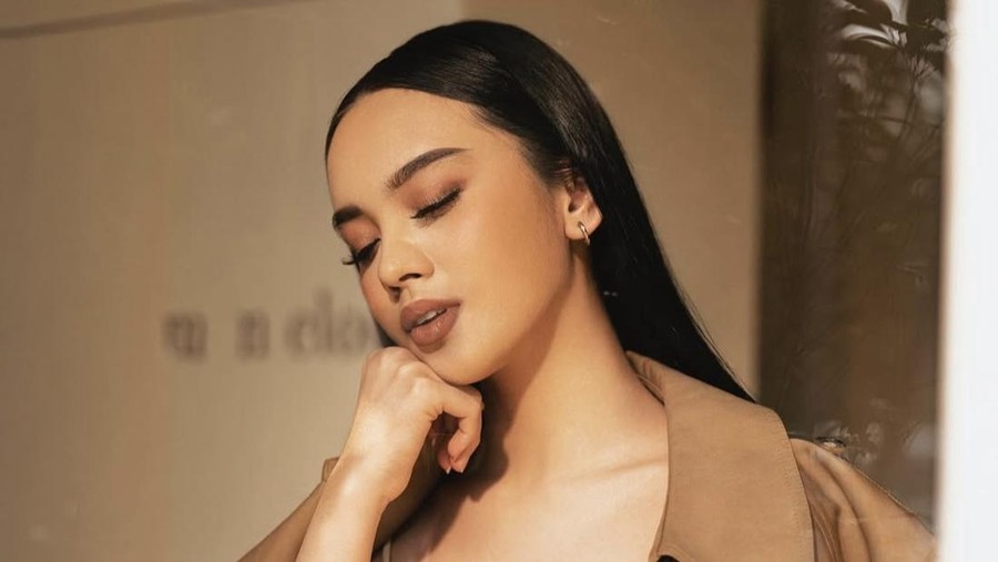 Lyodra Ginting Asyik Kulineran, Minum Kopi hingga Makan Ramen