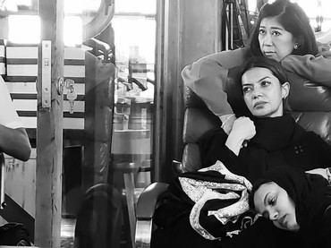 img-title Pilu Najwa Shihab Rayakan Idul Adha Ziarah ke Makam Mendiang Suami Tercinta
