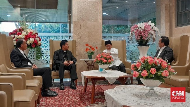 Pimpinan HKBP Temui Menag, Lapor soal Pendirian Rumah Ibadah Pimpinan Huria Kristen Batak Protestan (HKBP) menemui Menteri Agama (Menag) Nasaruddin Umar di Masjid Istiqlal Jakarta, Rabu (28/5).