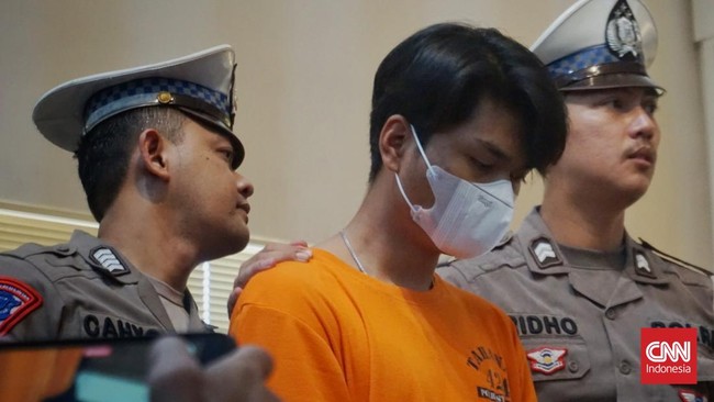 Ayah Christiano Penabrak Mahasiswa UGM Bantah Suap Keluarga Argo Keluarga Christiano Tarigan membantah kabar suap terkait kecelakaan yang menewaskan mahasiswa UGM, Argo Ericko. Proses hukum tetap dijalankan.