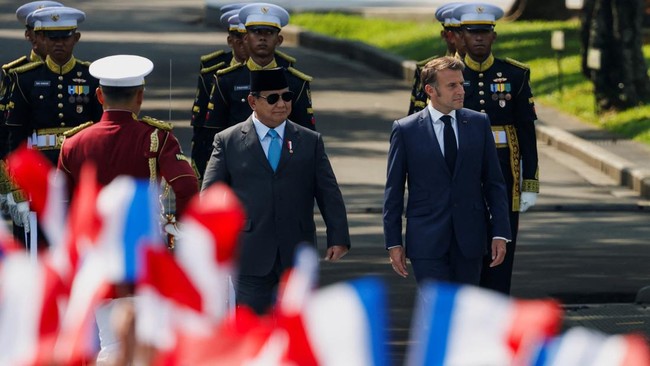 Main ke Borobudur sampai Tengok Akmil Magelang Presiden Prancis Emmanuel Macron tiba di Jakarta pada Selasa (27/5) malam dan akan berada di Indonesia selama dua hari.