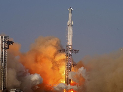 Industri Antariksa SpaceX Elon Musk di Ujung Jurang
