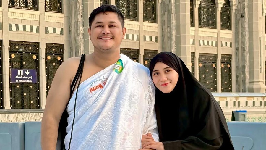 Ryana Dea dan Puadin Redi naik haji