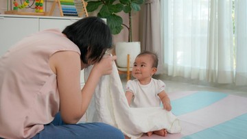 Ide Stimulasi Bayi 7 Bulan untuk Perkembangan Motorik dan Sensorik