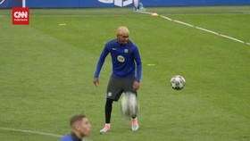 VIDEO: Lamine Yamal Dipagari Barcelona dengan Banderol Rp18,4 T