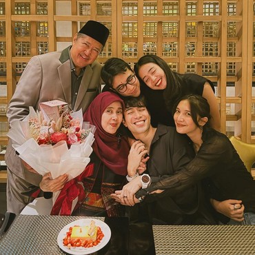 Ibu Vidi Aldiano Doakan Sheila Dara Kuat Jalani Hidup Usai Kepergian Suami