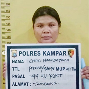 Tampang Bibi yang Siksa & Aniaya Bocah Yatim Piatu gegara Cucian Tak Bersih