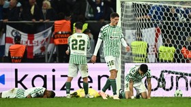 Baku Pukul di Real Betis vs Como, Ada Pemain Jotos Teman Sendiri
