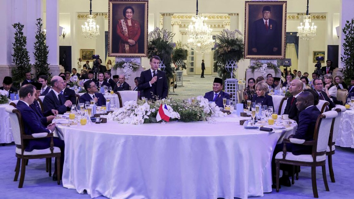 FOTO: A la votre! Momen Macron dan Prabowo Bersulang Kala Gala Dinner