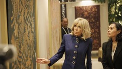 Istri Presiden Macron Jawab Isu Transgender