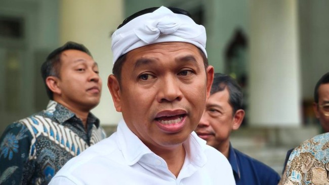Gubernur Dedi Mulyadi meminta sekolah di Jawa Barat hanya sampai Jumat, sementara sabtu seluruh siswa libur.