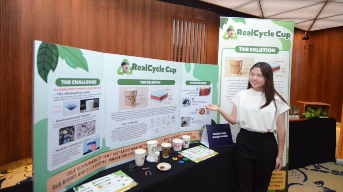 Gracelyn Atmadja Ciptakan Cangkir Kopi Kertas Bebas Mikroplastik
