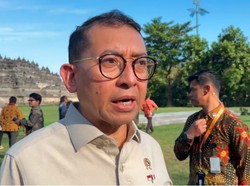 Fadli Zon Wacanakan Stairlift di Candi Borobudur Dipermanenkan