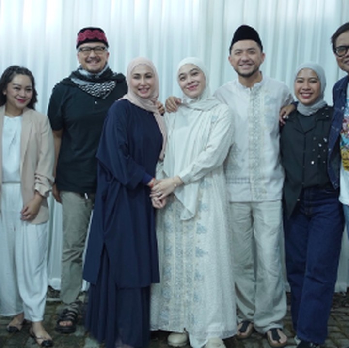<p>Hari Raya Idul Adha 1446 H jatuh bertepatan pada Jumat, 6 Juni 2025. Sejumlah artis Indonesia pun terlihat tengah mempersiapkan keberangkatannya untuk menjalani ibadah haji ke Tanah Suci. (Foto: Instagram@omeshomesh)</p>