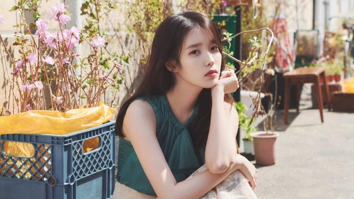 IU Ajak Nostalgia Bersama di Comeback Album Remake A Flower Bookmark 3