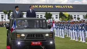 FOTO: Prabowo dan Macron Kunjungi Akmil Magelang