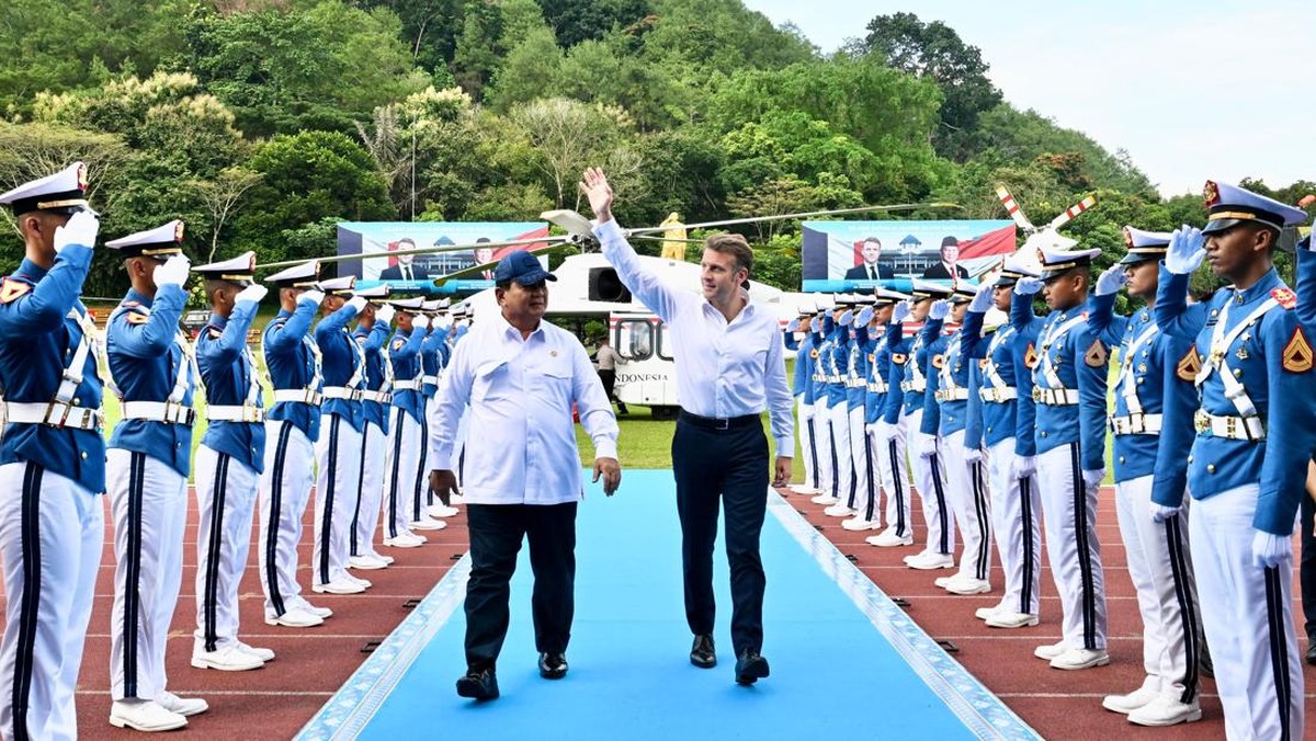FOTO: Prabowo dan Macron Kunjungi Akmil Magelang
