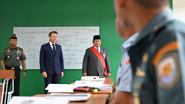 FOTO: Prabowo dan Macron Kunjungi Akmil Magelang