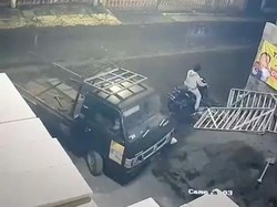 Pikap L300 Toko Bangunan di Pucang Surabaya Digondol Maling