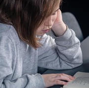 Top 5 List: 5 Novel yang 'Mengandung Bawang', Siap Mengaduk Perasaan dan Banjir Air Mata!