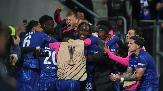 Chelsea Terancam Dihukum Larangan Main di Liga Champions Chelsea terancam gagal main di Liga Champions setelah juara UEFA Conference League, Kamis (29/5) dini hari WIB.