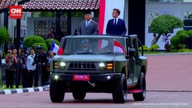 VIDEO: Momen Prabowo-Macron Tinjau Laboratorium Bahasa Prancis Akmil
