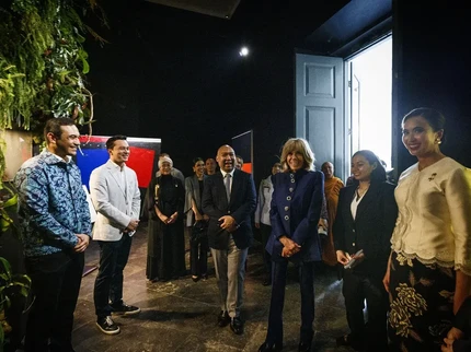 7 Potret Ario Bayu hingga Nicholas Saputra bertemu Ibu Negara Prancis di Museum Nasional