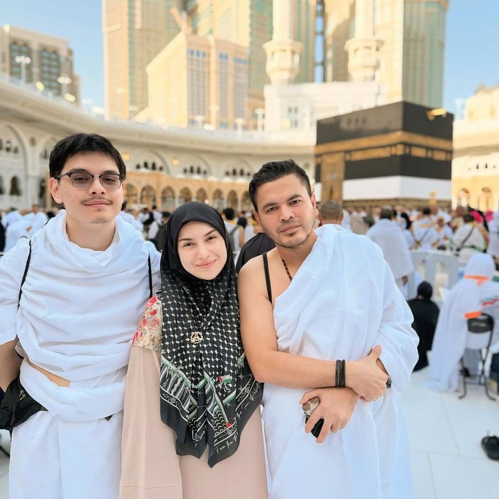 <p>Irish Bella dan sang suami, Haldy Sabri, merupakan salah satu pasangan artis Indonesia yang berangkat haji tahun ini. Tak hanya itu, adik Irish Bella, yang bernama Sean Ivan juga turut serta. (Foto: dok. Instagram)</p>