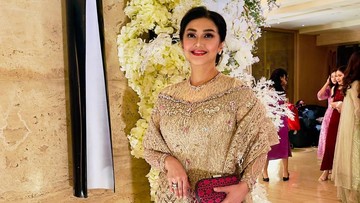 Tampil Memikat Berkebaya, Ini 5 Ide Outfit Kondangan ala Bella Saphira