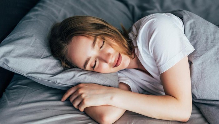 Ilustrasi sedang tidur/Foto: Freepik.com/diana.grytsku