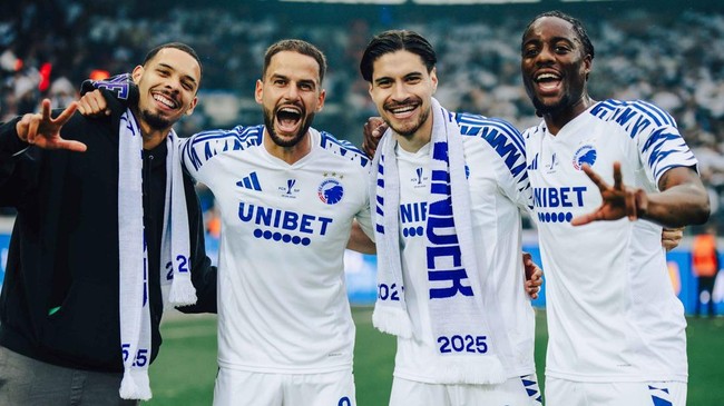 Nama Kevin Diks dielu-elukan suporter setelah FC Copenhagen juara Piala Denmark 2024/2025 di Stadion MCH Arena, Herning, Kamis (29/5) malam WIB.