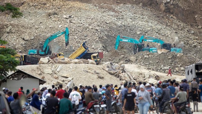 Tambang Gunung Kuda Cirebon di Lahan Perhutani Gubernur Jabar Dedi Mulyadi mengungkap letak longsor tambang Galian C di Cirebon nan menewaskan 17 orang berada di area Perhutani.
