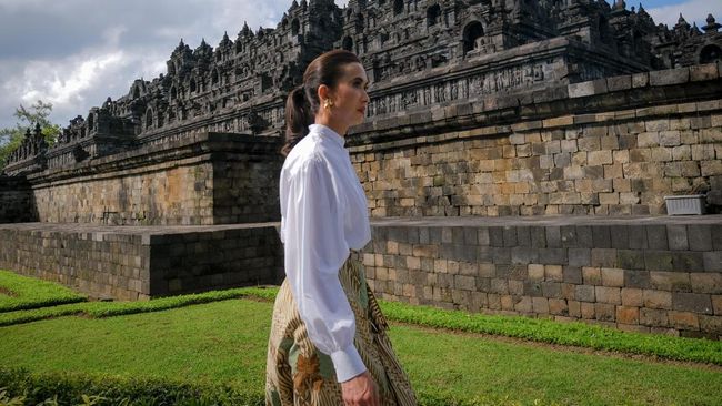 lntip Koleksi Mobil Mewah Widiyanti Putri Menteri Paling Kaya di Indonesia