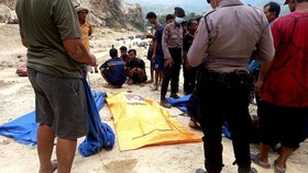 Longsor Tambang Batu Cirebon, 10 Orang Lebih Tertimbun 4 Tewas