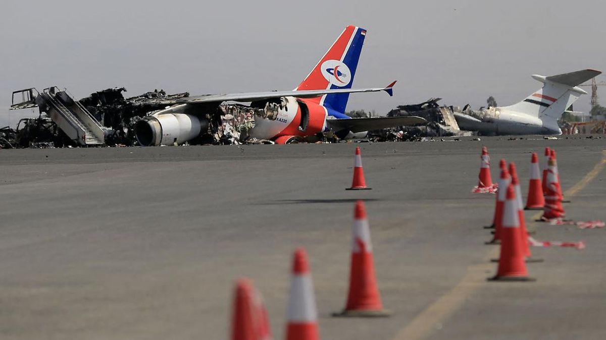 Israel Diserang Bandara Sana'a, Pesawat Yemenia yang Bawa Jemaah Haji Hancur: Dampak Kemanusiaan dan Ketegangan Regional