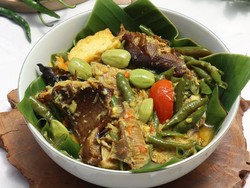 Resep Ikan Pari Bumbu Santan Cabe Hijau yang Pedas Sedap