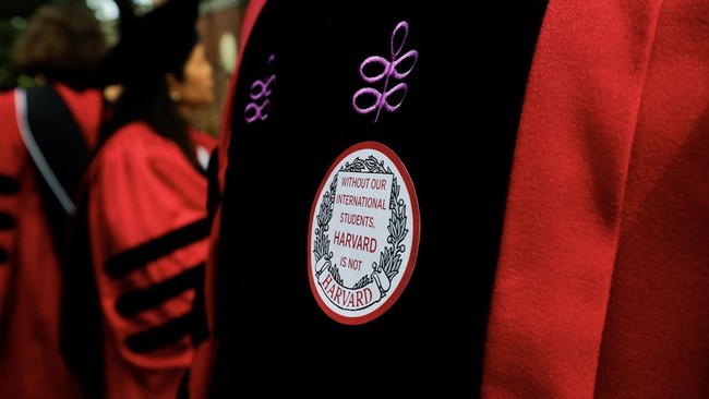 FOTO: Simbol Pro Palestina dan Anti Kebijakan Trump di Wisuda Harvard