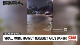 VIDEO: Viral, Mobil Hanyut Terseret Arus Banjir
