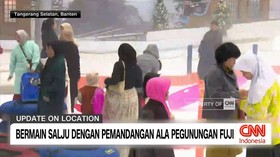 VIDEO: Bermain Salju dengan Pemandangan ala Pegunungan Fuji