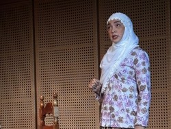 Tika Bravani Siap Guncang Panggung Lewat Teater Monolog Aku yang Tak Kehilangan Suara