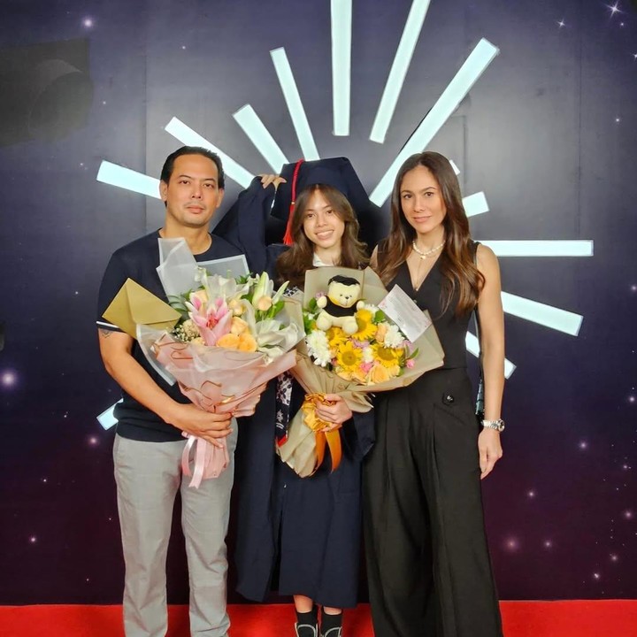 <p>Wulan Guritno dan sang mantan suami, Adilla Dimitri, kompak menghadiri kelulusan sang putri tercinta, London Abigail. Keduanya diketahui telah resmi bercerai pada 2021. (Foto: Instagram @wulanguritno @adilladimitrihardjanto)</p>
