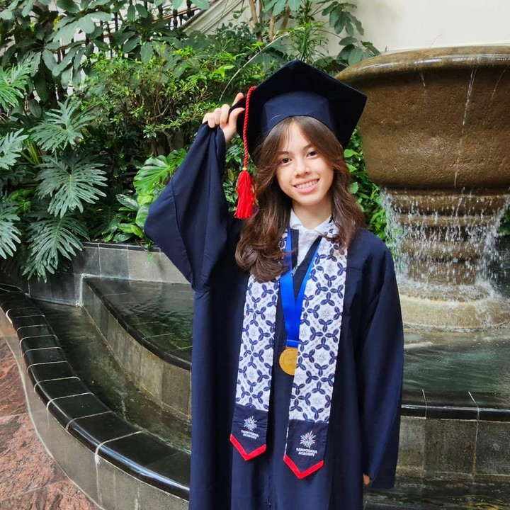 <p>London Abigail yang kini sudah beranjak remaja baru saja lulus dari SMP. (Foto: Instagram @wulanguritno @adilladimitrihardjanto)</p>