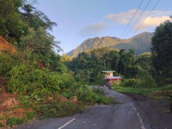 Longsor Tutup Akses Masuk Desa Wisata Golo Loni di Manggarai Timur