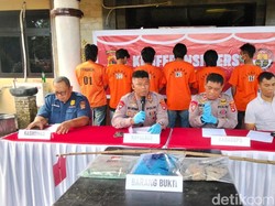 Enam Mahasiswa Bima Rusak Mobil Dinas Saat Demo Berujung Tersangka