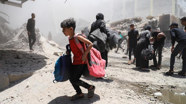 AS Dikabarkan Bakal Gelontorkan Dana buat Bantuan Kemanusiaan Gaza Departemen Luar Negeri AS dikabarkan tengah mempertimbangkan pemberian US$500 juta atau sekitar Rp8,1 triliun pada yayasan bantuan kemanusiaan Gaza, Palestina.